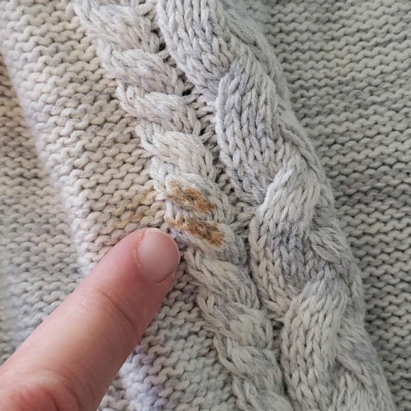 2 maternity sweaters - Picture 7 of 7